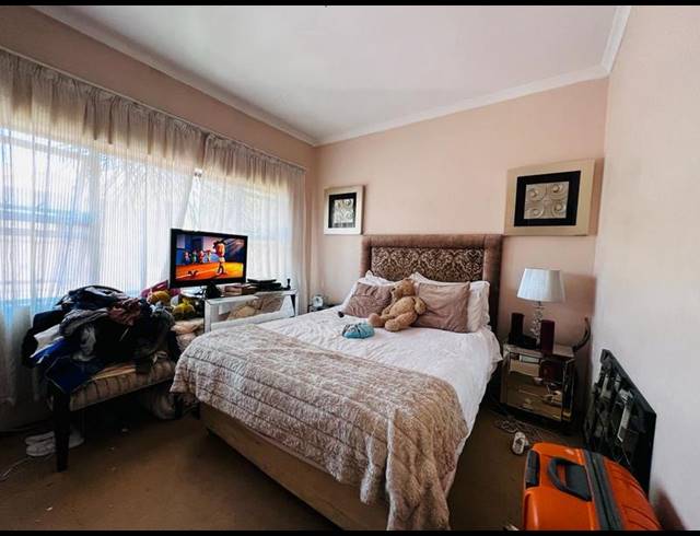 2 BEDROOM APARTMENT FOR SALE IN LONEHILL